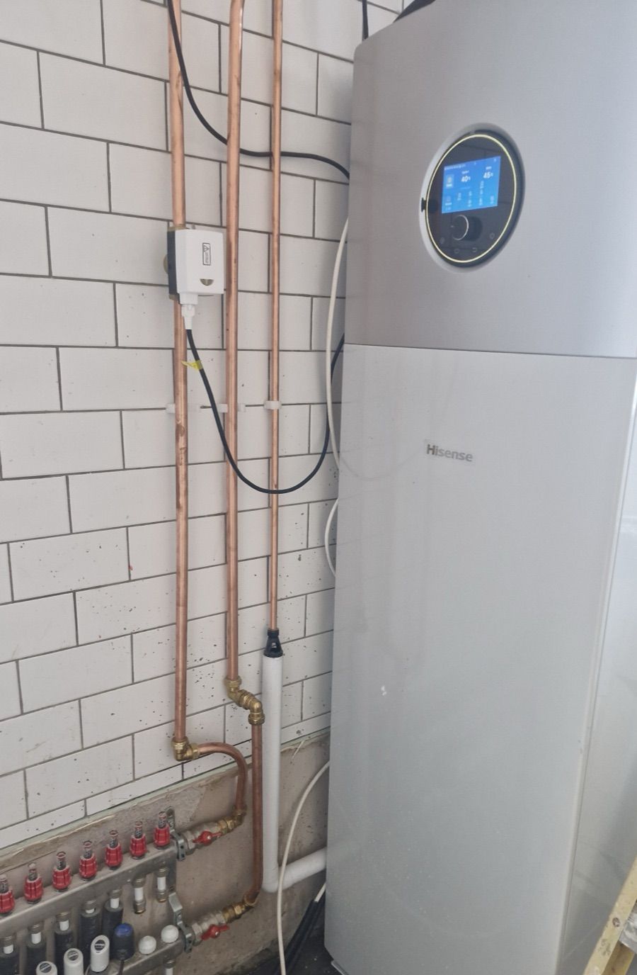 Indoor heat pump unit with copper pipework